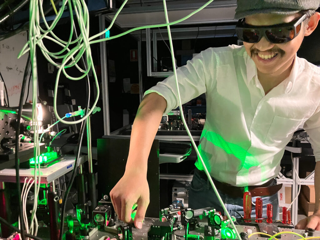 Wil Losereewanich at the Macquarie University lab where he studied silicon-vacancy centres in nanodiamonds.